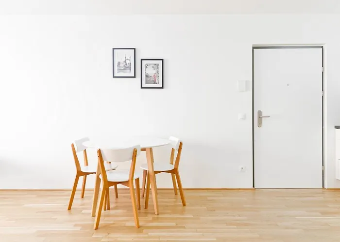 Whats-app Self-check-in - 1br Apartment, Near Airport,15 Min To Center Відень