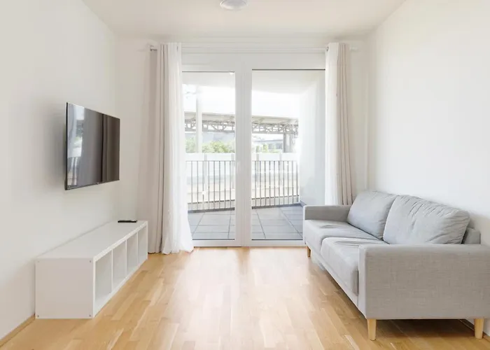 Whats-app Self-check-in - 1br Apartment, Near Airport,15 Min To Center