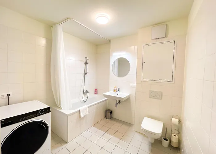 Whats-app Self-check-in - 1br Apartment, Near Airport,15 Min To Center Відень