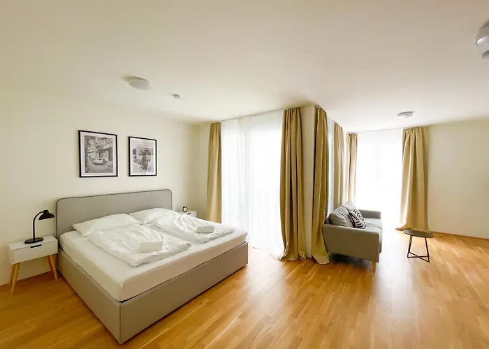 Whats-app Self-check-in - 1br Apartment, Near Airport,15 Min To Center * Відень