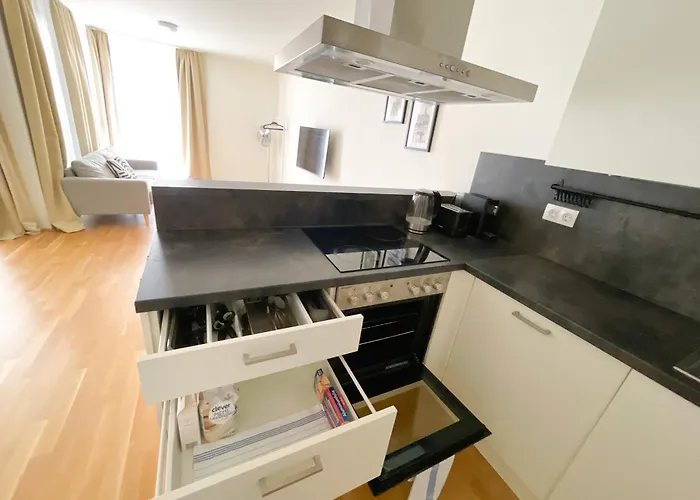 Whats-app Self-check-in - 1br Apartment, Near Airport,15 Min To Center