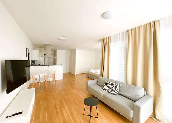 Whats-app Self-check-in - 1br Apartment, Near Airport,15 Min To Center Відень