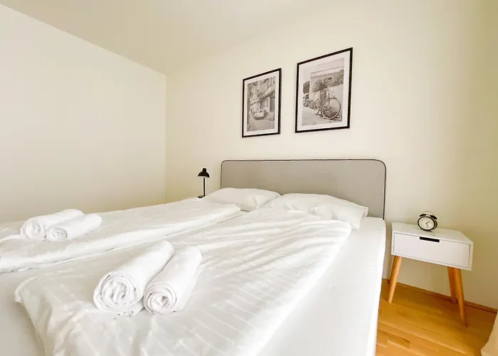 Whats-app Self-check-in - 1br Apartment, Near Airport,15 Min To Center * Відень