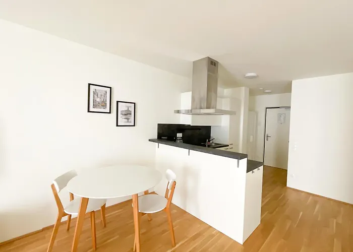 Whats-app Self-check-in - 1br Apartment, Near Airport,15 Min To Center