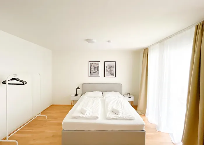 Whats-app Self-check-in - 1br Apartment, Near Airport,15 Min To Center Апартаменти